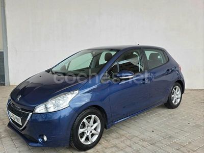 Usado Peugeot 208 Allure 95 CV (69 kW) 2012 Violeta / lila Utilitario