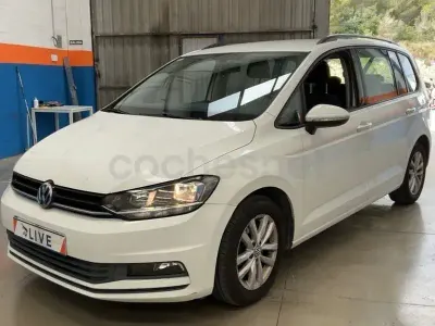 Usado VW Touran Edition 115 CV (84 kW) 2018 Blanco Monovolumen