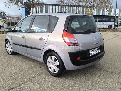 Gris / plata Usado 2004 Renault Scénic II Dynamique Monovolumen | 2350 € (Precio justo)