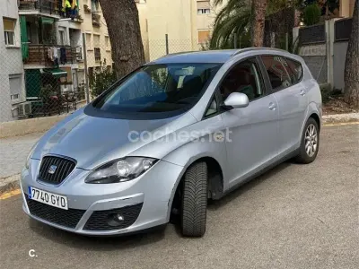 Usado Seat Altea XL Style 125 CV (91 kW) 2010 Gris / plata Monovolumen