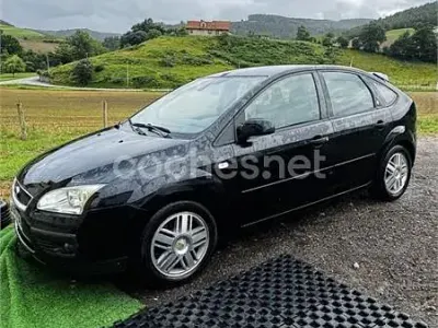 Usado Ford Focus Ghia 136 CV (100 kW) 2005 Negro Berlina