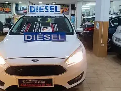 Usado Ford Focus Trend 95 CV (69 kW) 2015 Blanco Berlina