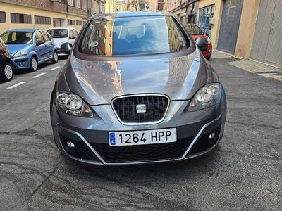 Usado Seat Altea Style 105 CV (77 kW) 2013 Violeta / lila Monovolumen