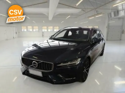 Usado Volvo V60 Core 351 CV (258 kW) 2022 Azul Familiar