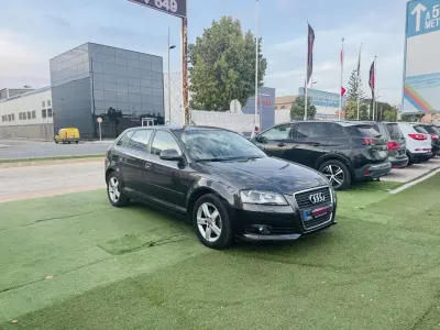 Usado Audi A3 Ambiente 160 CV (117 kW) 2010 Negro Utilitario