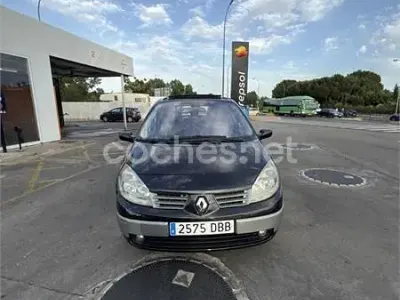 Usado Renault Scenic E-Tech Privilege 115 CV (84 kW) 2004 Negro Monovolumen