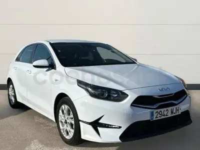 Usado Kia Ceed 136 CV (100 kW) 2023 Blanco Utilitario