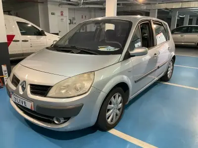 Usado Renault Scénic II 105 CV (77 kW) 2008 Gris Monovolumen