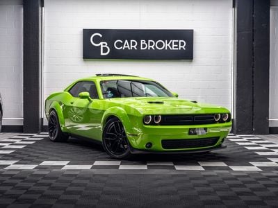 Usado Dodge Challenger 375 CV (275 kW) 2015 Verde Coupe