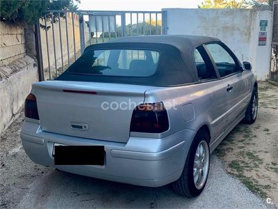 Usado VW Golf Cabriolet 90 CV (66 kW) 1998 Gris / plata Descapotable