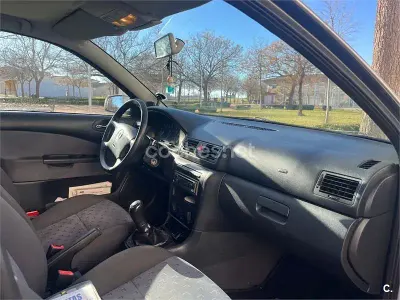 Usado Skoda Octavia Ambiente 102 CV (75 kW) 2002 Gris / plata Berlina