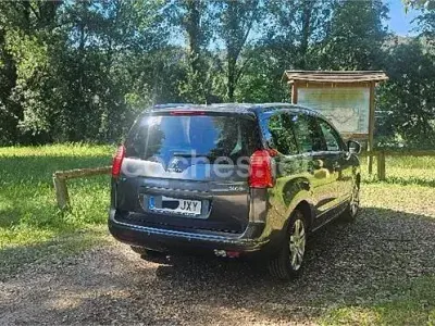 Usado Peugeot 5008 Active 120 CV (88 kW) 2016 Gris / plata Monovolumen