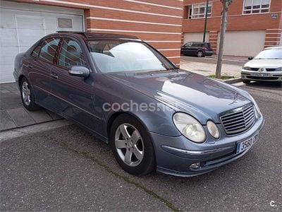 Usado Mercedes E270 Elegance 177 CV (130 kW) 2004 Azul Berlina