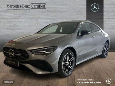 Gris / plateado Usado 2024 Mercedes CLA250 AMG line Berlina | 39.900 €