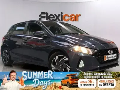 Usado Hyundai i20 100 CV (73 kW) 2022 Gris Utilitario