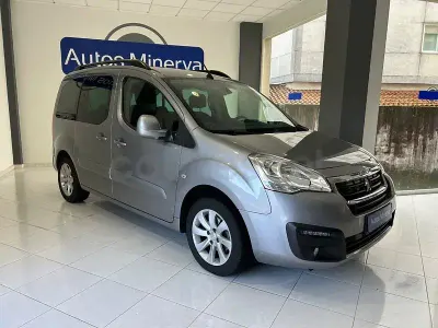 Käytetty Peugeot Partner Tepee Outdoor 120 HP (88 kW) 2017 Harmaa Tila-auto