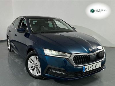 Azul Usado 2023 Skoda Octavia Ambition Berlina | 21.900 € (Un poco caro)