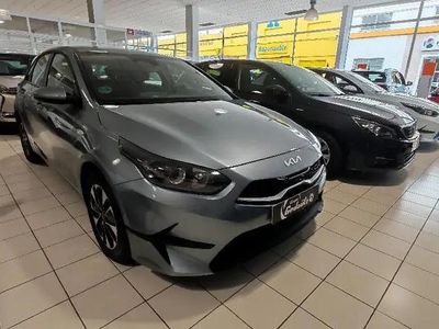 Używany Kia Ceed 100 KM (73 kW) 2025 Otro Hatchback
