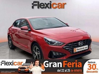 Usado Hyundai i30 120 CV (88 kW) 2022 Rojo Berlina