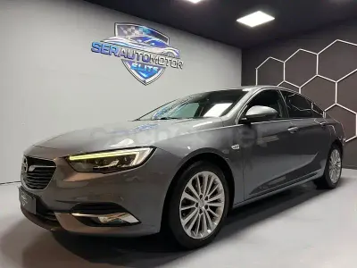 Usado Opel Insignia Innovation 136 CV (100 kW) 2021 Gris / plata Berlina
