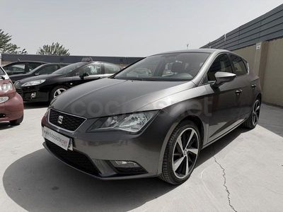 Usado Seat Leon Style 105 CV (77 kW) 2015 Marrón Berlina