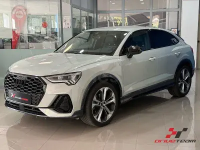 Usado Audi Q3 Sportback 150 CV (110 kW) 2022 Gris / plata SUV
