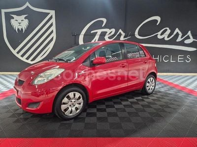 Usado Toyota Yaris Live 69 CV (50 kW) 2011 Rojo Berlina