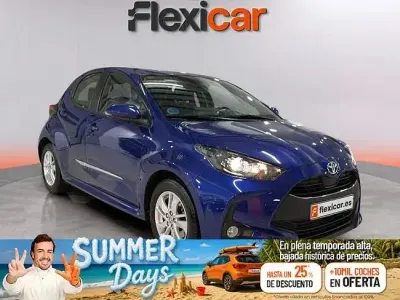 Usado Toyota Yaris Active 116 CV (85 kW) 2021 Azul Utilitario