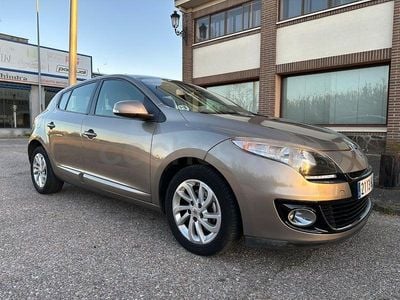 Begagnad Renault Mégane Dynamique 130 HK (95 kW) 2012 Beige Sedan