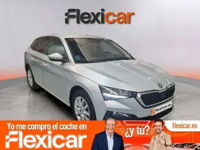Usado Skoda Scala Active 95 CV (69 kW) 2021 Gris Utilitario