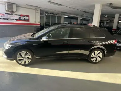 Usado VW Golf VIII Life 116 CV (85 kW) 2021 Negro Familiar