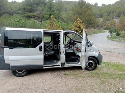 Usado Renault Trafic 77 CV (56 kW) 1999 Gris / plata Monovolumen