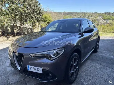 Usado Alfa Romeo Stelvio Super 210 CV (154 kW) 2017 Gris / plata SUV