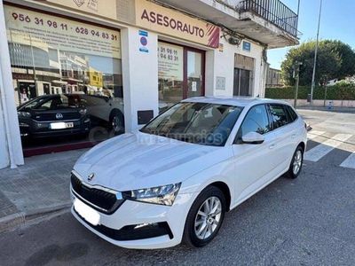 Usado Skoda Scala Ambition 95 CV (69 kW) 2023 Blanco Utilitario