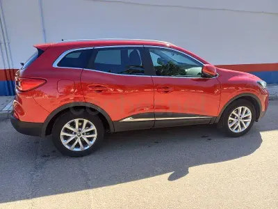 Usado Renault Kadjar Zen 130 CV (95 kW) 2017 Granate SUV
