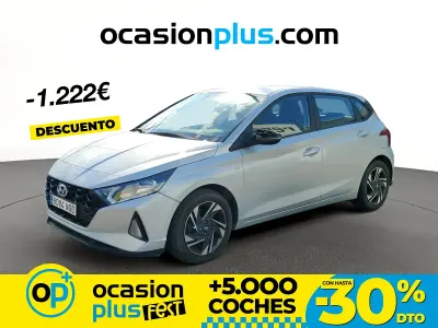 Usado Hyundai i20 100 CV (73 kW) 2022 Gris Utilitario