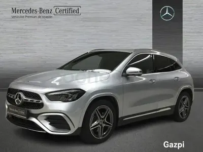 Usado Mercedes GLA200 163 CV (119 kW) 2025 Gris / plata SUV