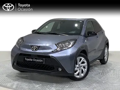 Usado Toyota Aygo X Play 72 CV (52 kW) 2024 Gris / plata SUV
