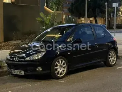 Usado Peugeot 206 GTi 138 CV (101 kW) 2002 Negro Berlina