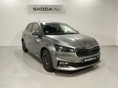 Usado Skoda Fabia Selection 95 CV (69 kW) 2025 Gris / plata Utilitario