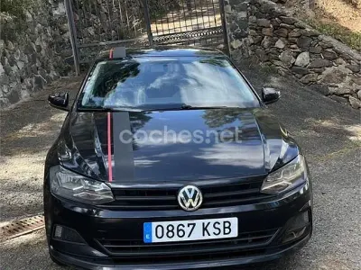 Usado VW Polo Beats 95 CV (69 kW) 2018 Negro Utilitario