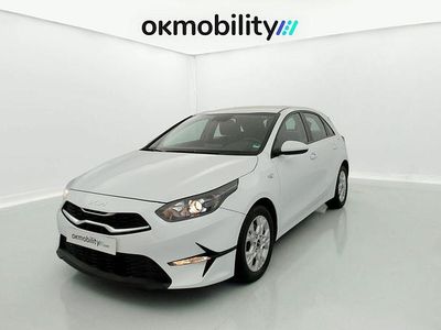 Usado Kia Ceed Edition 7 120 CV (88 kW) 2022 Casa white Utilitario