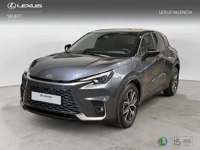 Usado Lexus LBX 136 CV (100 kW) 2026 Gris / plata SUV