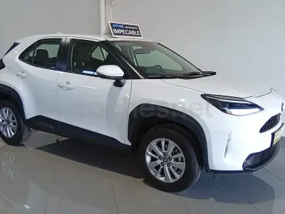 Usado Toyota Yaris Cross Business Edition 116 CV (85 kW) 2023 Blanco SUV