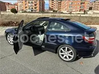 Usado Mercedes C220 143 CV (105 kW) 2004 Azul Berlina