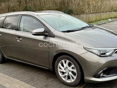 Usado Toyota Auris Active 112 CV (82 kW) 2017 Beige Familiar