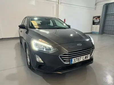Usado Ford Focus Trend+ 120 CV (88 kW) 2022 Gris Berlina