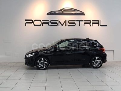 Usado Hyundai i20 100 CV (73 kW) 2023 Negro Berlina