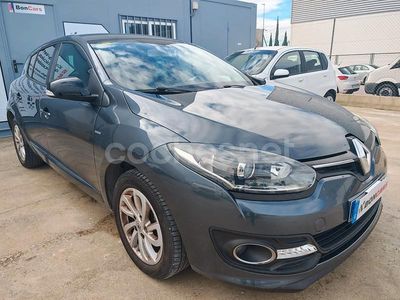 Usado Renault Mégane LIMITED 115 CV (84 kW) 2015 Gris / plata Berlina