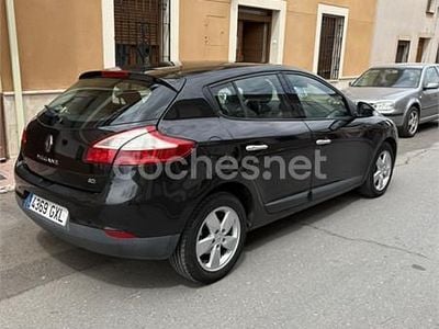 Usado Renault Mégane Dynamique 105 CV (77 kW) 2010 Negro Berlina